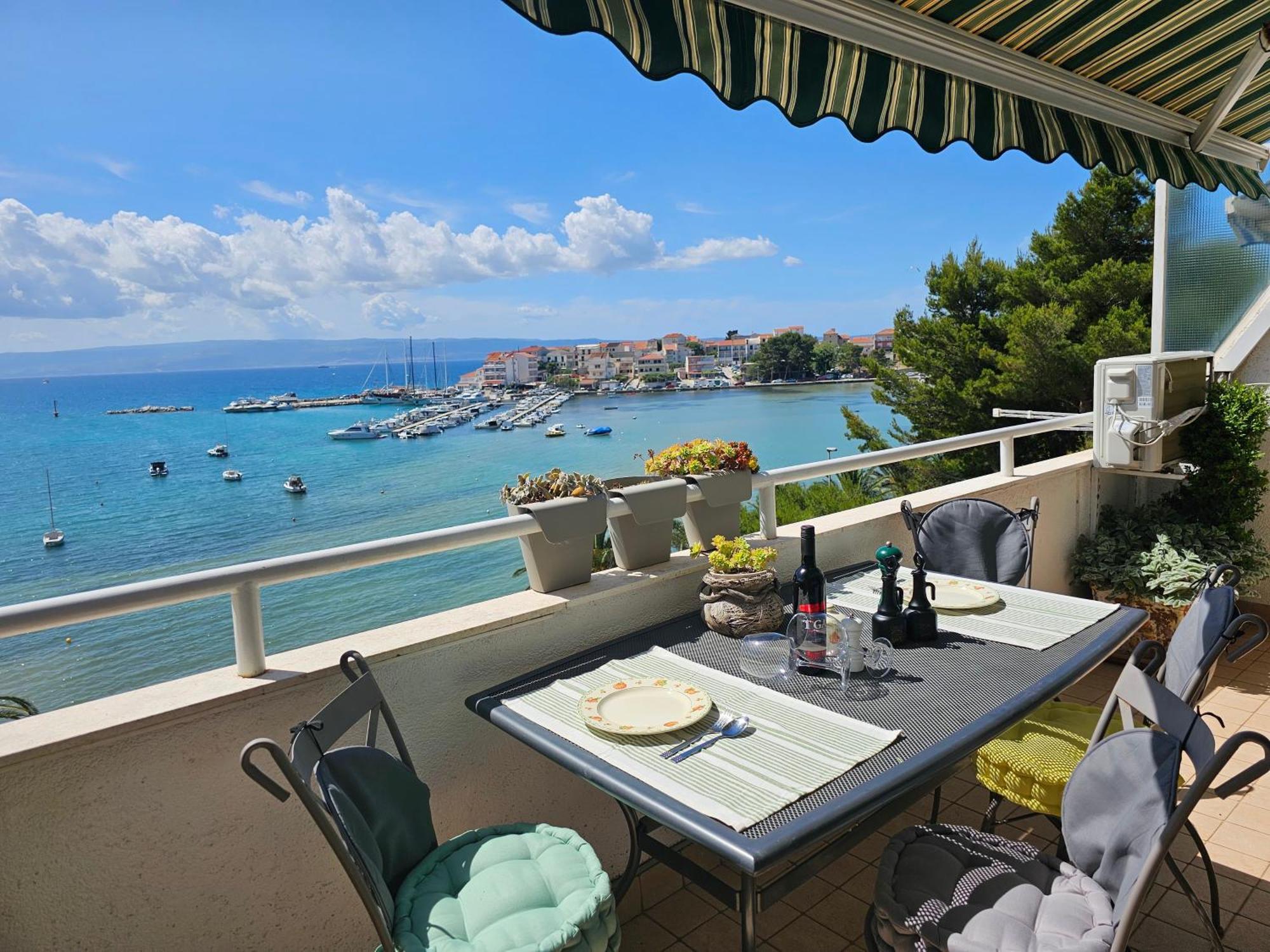 Apartment With A Magical View Split Exterior photo